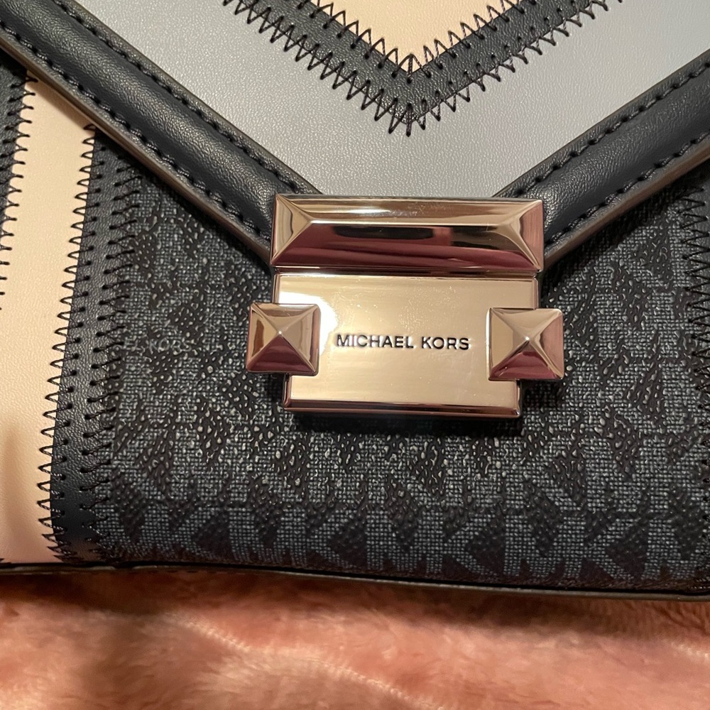 Michael Kors. Whitney Medium Color-Block And Sign… - image 2